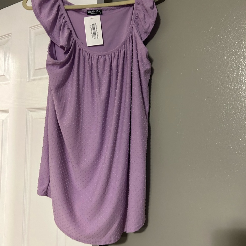 Lavender 1xl heimish USA top with dots on the front and back